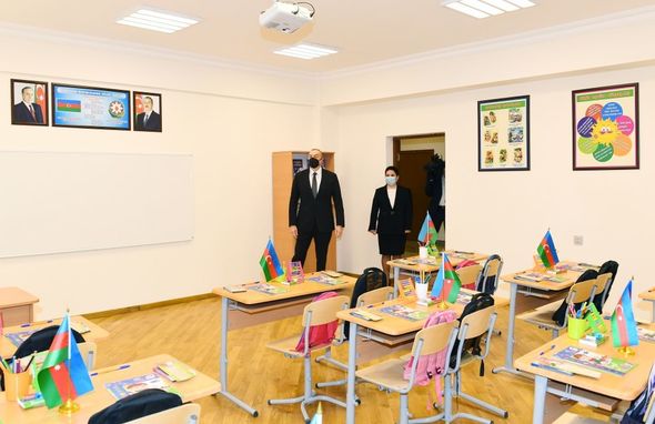İlham Əliyev Bakıda yenidən tikilən məktəblərdə yaradılan şəraitlə tanış olub - FOTO/VİDEO