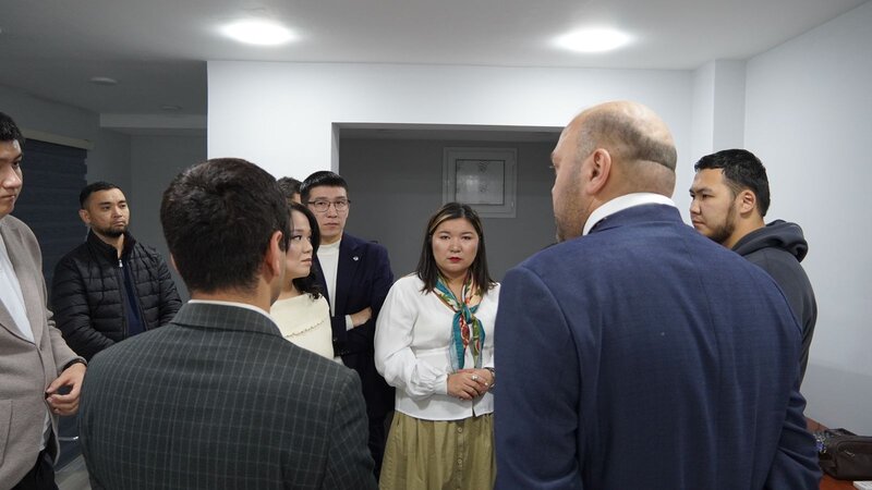 Qazaxıstandan gələn nümayəndə heyəti 'Azxeber Media'nı ziyarət etdi - FOTOLAR
