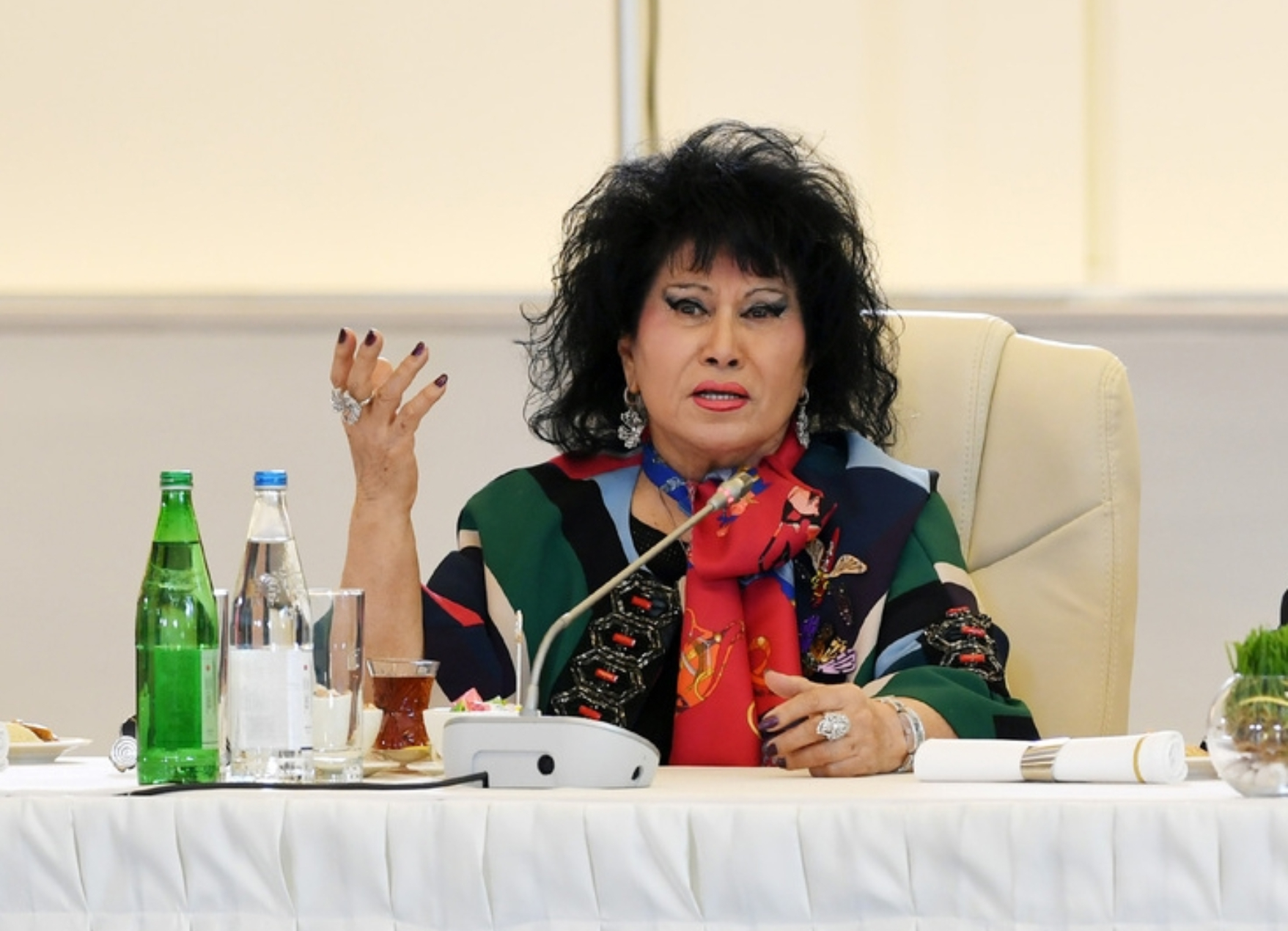Zeynəb Xanlarovanın qardaşı qızı bibisi haqqında deyilənləri yalanladı 