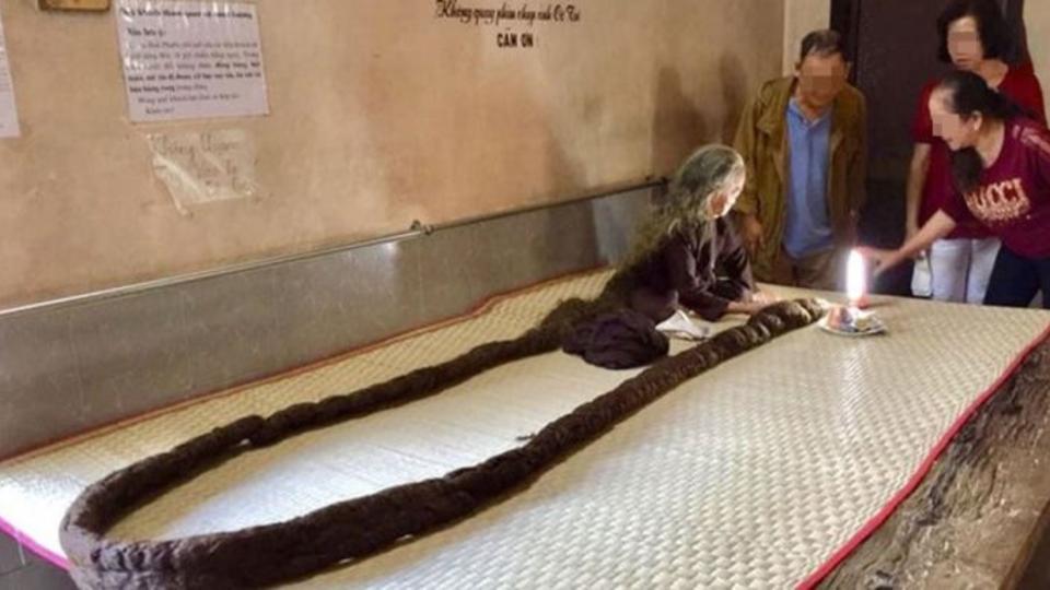Vyetnamlı "Rapunsel" 64 ildir saçlarını nə yuyur, nə də darayır - FOTO