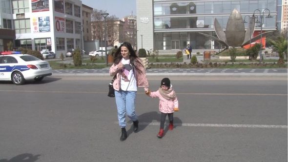 Sumqayıt polisi qayda pozan qadın sürücü və sərnişinləri saxlayıb mükafat verdi - FOTO 