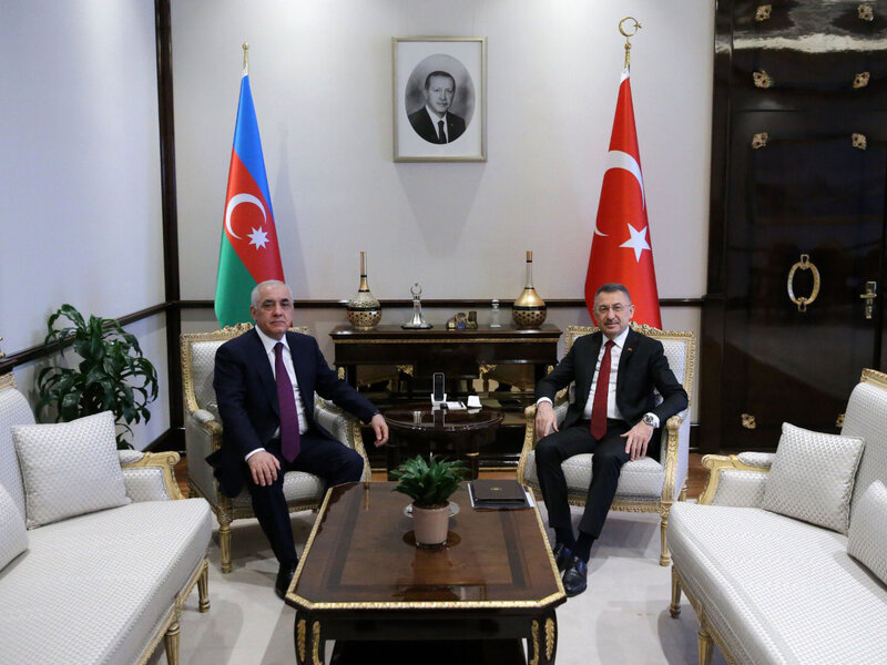 Əli Əsədov Fuad Oktayla telefonla danışdı