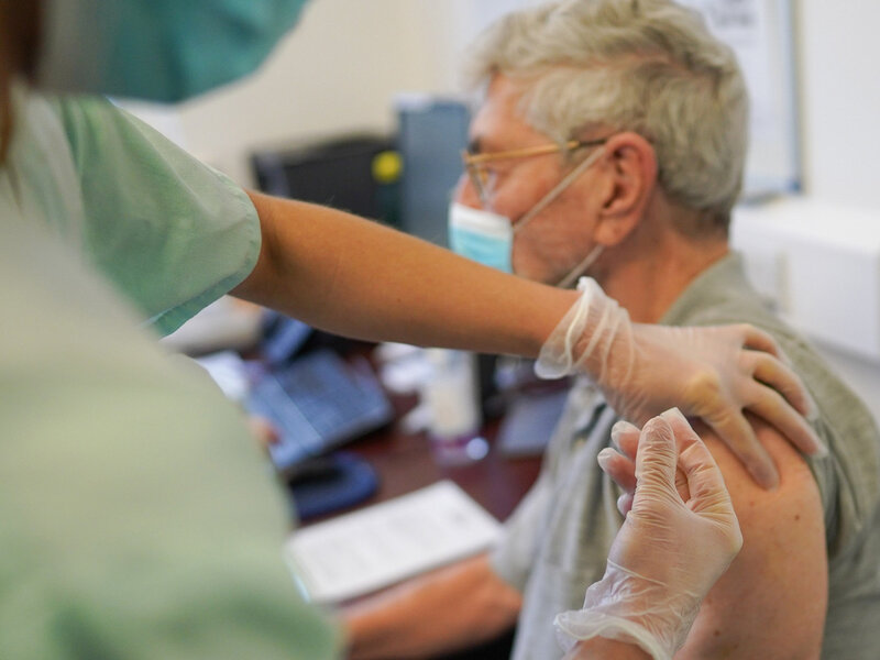 Azərbaycanda vətəndaşlar ildə iki dəfə vaksinasiya oluna bilər - AÇIQLAMA