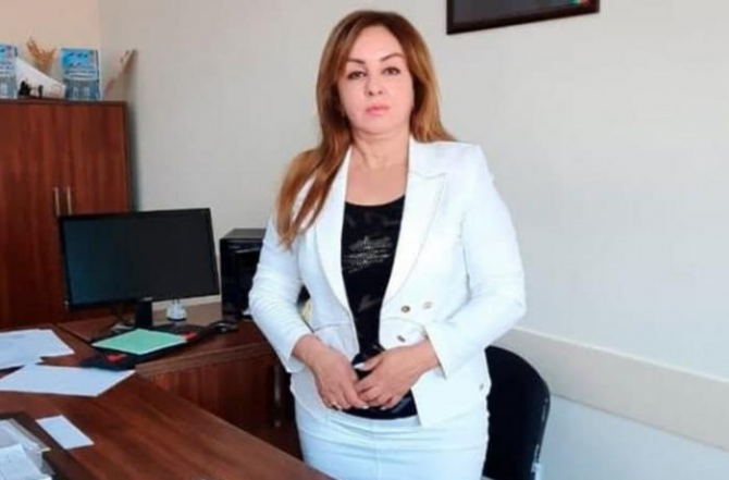 Məktəb direktorunu polis nəzarətə götürdü