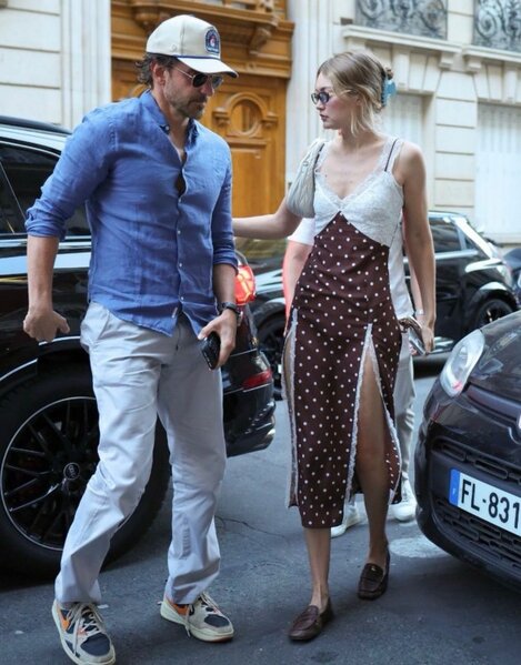 Cici Hadidlə Bredli Kuper Parisdə - Fotolar
