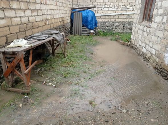 Gəncədə yağışdan sonra su altında qalan evlərin problemi həll edilir - YENİLƏNİB + FOTO/VİDEO