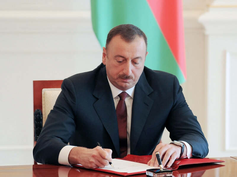 Prezident icra başçısını vəzifəsindən azad etdi