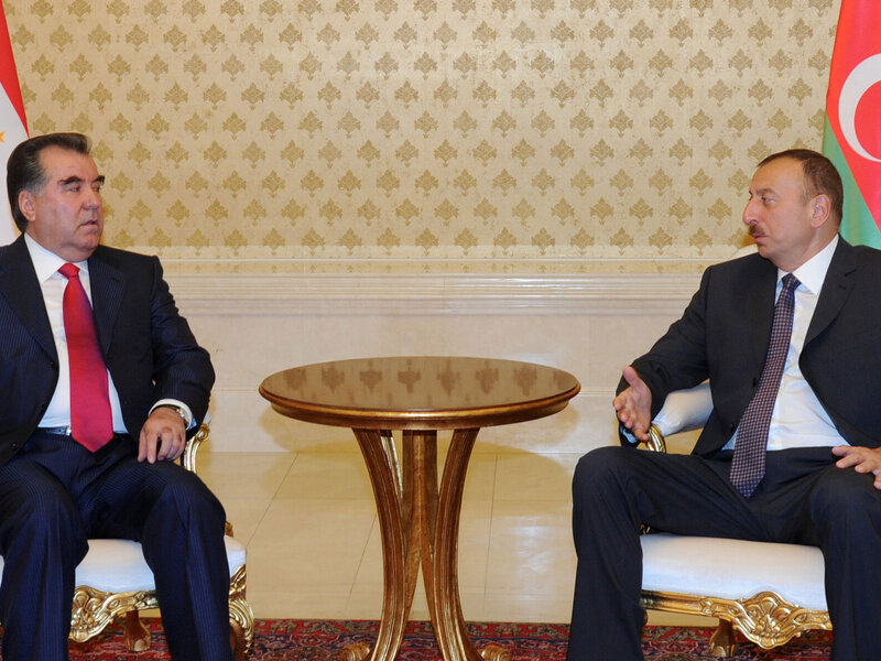 İlham Əliyev Emoməli Rəhmonu təbrik edib