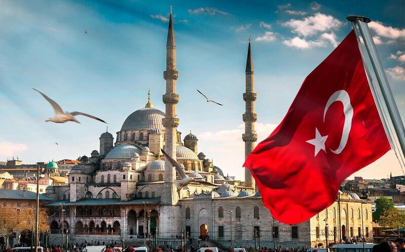 Qəzzada ölənlərə görə Türkiyədə bayraqlar yarıya endirildi