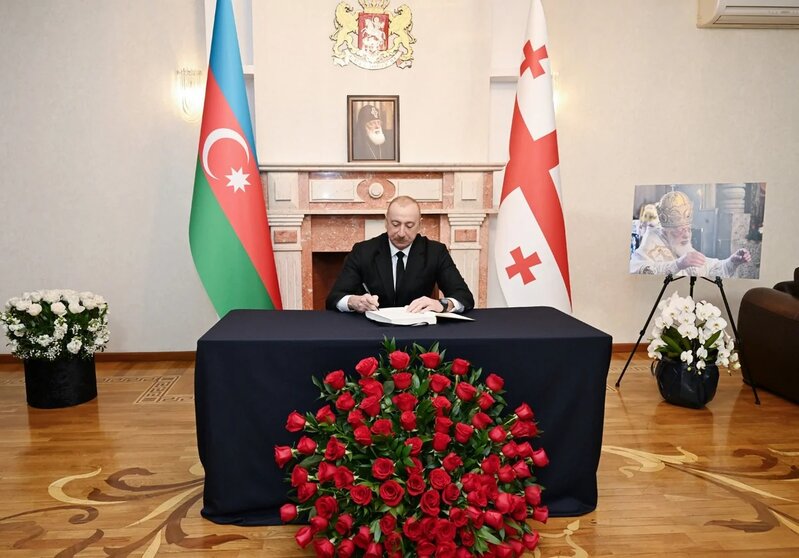 İlham Əliyev Gürcüstanın Azərbaycandakı səfirliyində olub, başsağlığı verib