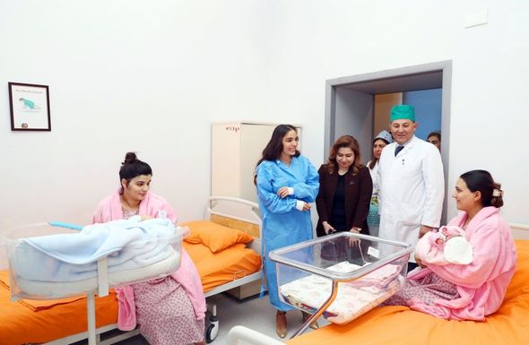 Leyla Əliyeva 3 nömrəli Şəhər Klinik Xəstəxanasının doğum şöbəsində olub - FOTO