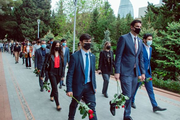 Davamçılar Fəxri xiyabanda və "Şöhrət" muzeyində olub - FOTO