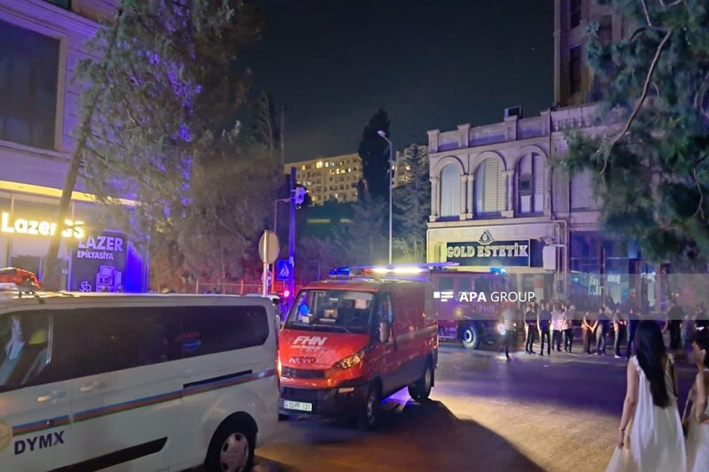Nərimanovda çoxmərtəbəli binanın zirzəmisində yanğın - Sakinlər təxliyə olundu