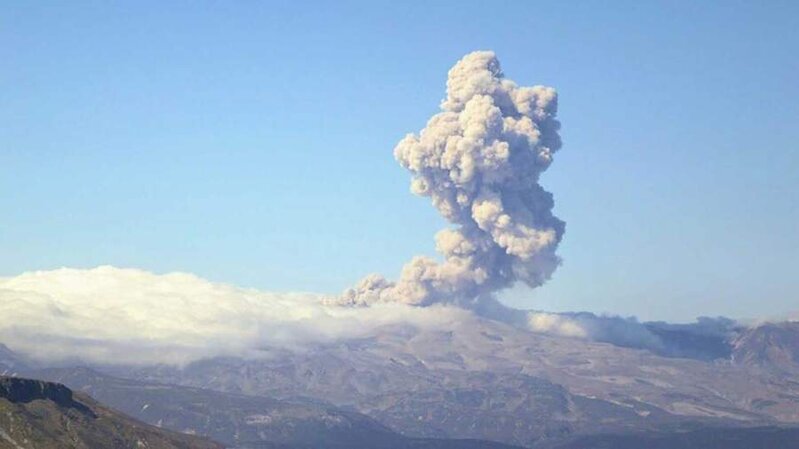 Ebeko vulkanı 4,5 km hündürlüyə kül püskürdü</p> 
 <p>