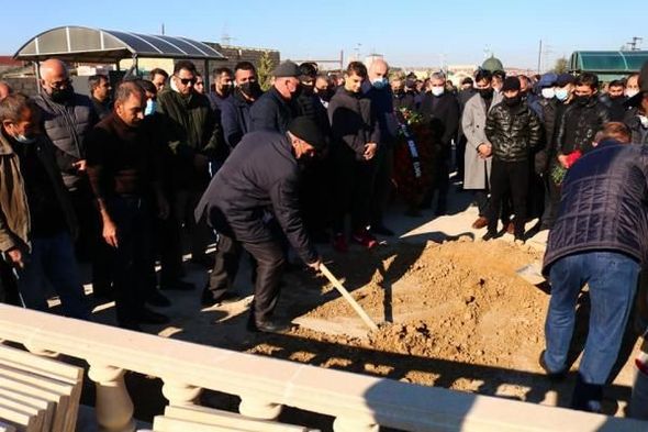 Əvəz Həsənov dəfn edilidi - FOTO