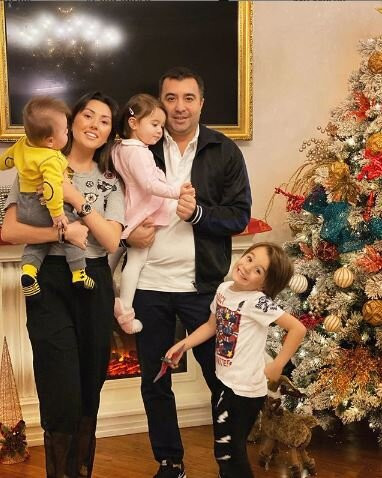 Safura 3 övladı və həyat yoldaşı ilə - FOTOLAR