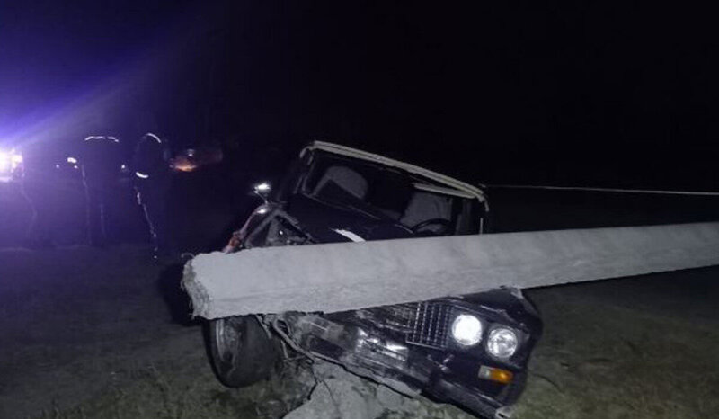 Tərtərdə maşının elektrik dirəyinə çırpılması nəticəsində iki kənd işıqsız qaldı