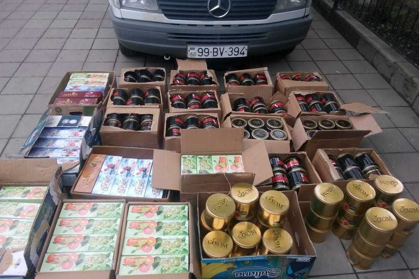Gömrükçülər yükün altında qəlyan üçün tütün aşkarladılar
