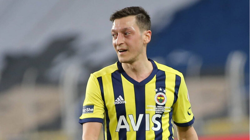 Məsut Özil 'Survivor'a gəlir?