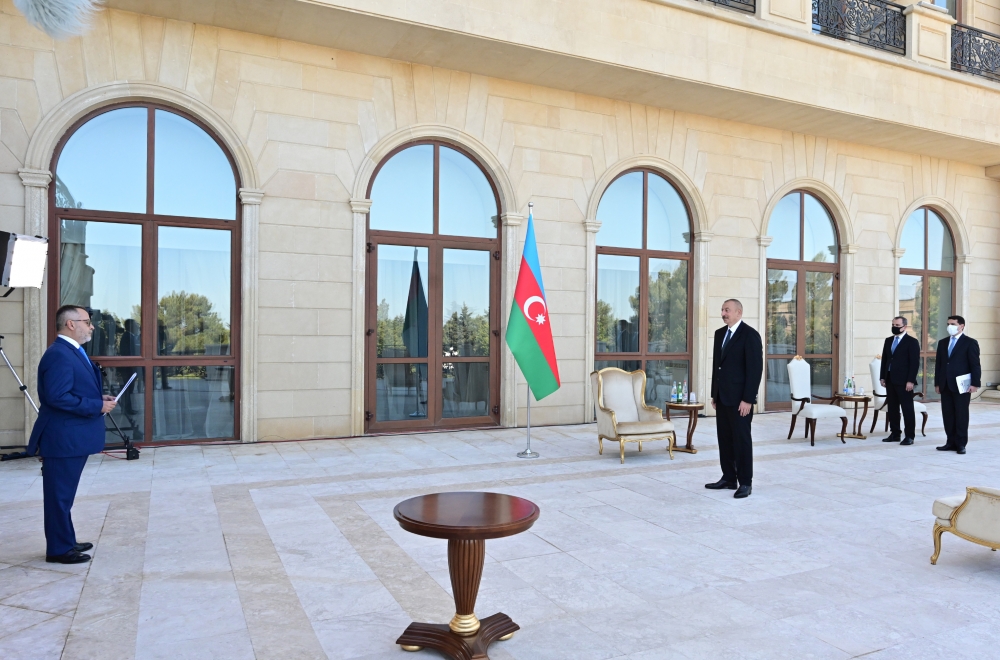 Prezident ölkəmizə yeni təyin olunmuş səfirin etimadnaməsini qəbul edib - YENİLƏNİB + FOTO