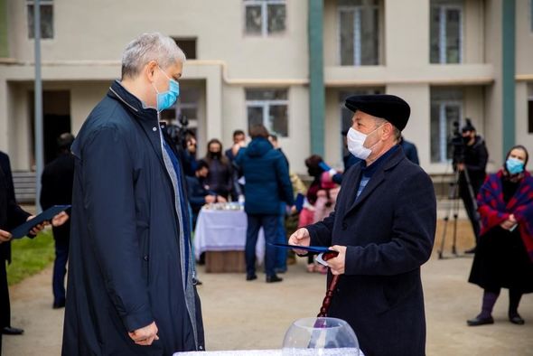 Şəhid ailələrinə və Qarabağ müharibəsi əlillərinə ev verildi - FOTO
