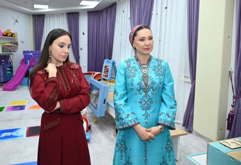 Leyla Əliyeva Arkadağ şəhərində Uşaq Sağlamlığı və Reabilitasiya Mərkəzinin fəaliyyəti ilə tanış olub