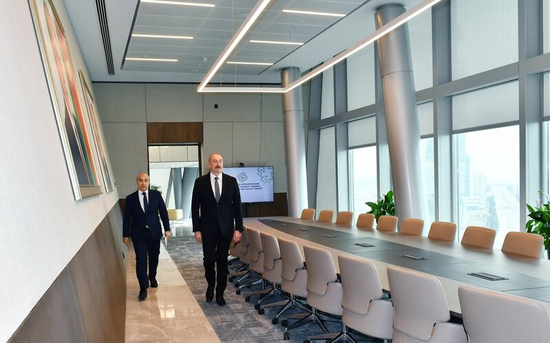 İlham Əliyev Əmlak Məsələləri Dövlət Xidmətinin yeni inzibati binasının açılışında iştirak edib - FOTOLAR