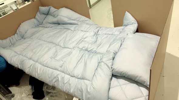 Yaponiyada aeroport "kartondan hotel"ə çevrildi - FOTO