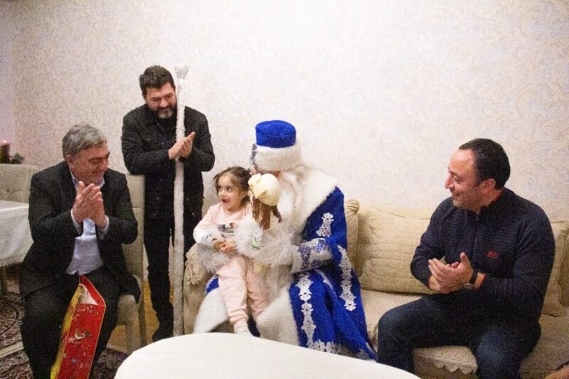 AY Partiya rəhbərliyi şəhid ailələrini ziyarət etdi - FOTOLAR