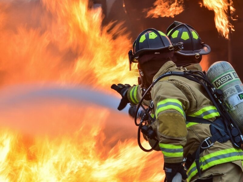 Gəncədə yaşayış binasında yanğın olub, sakinlər təxliyə edilib
