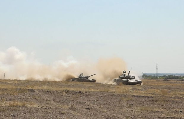 Ordumuzun tank və mexanikləşdirilmiş birləşmələri yeni tədris dövrünə aktiv məşğələlərə başlayıb - VİDEO