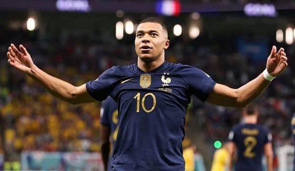 Peledən sonra bunu Mbappe bacardı