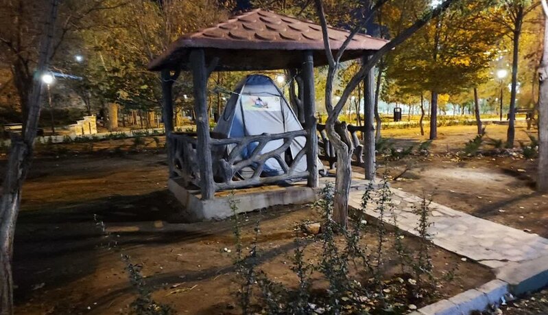 XİN İranda parkda çadırda qalan azərbaycanlı ailə ilə bağlı məlumat yaydı