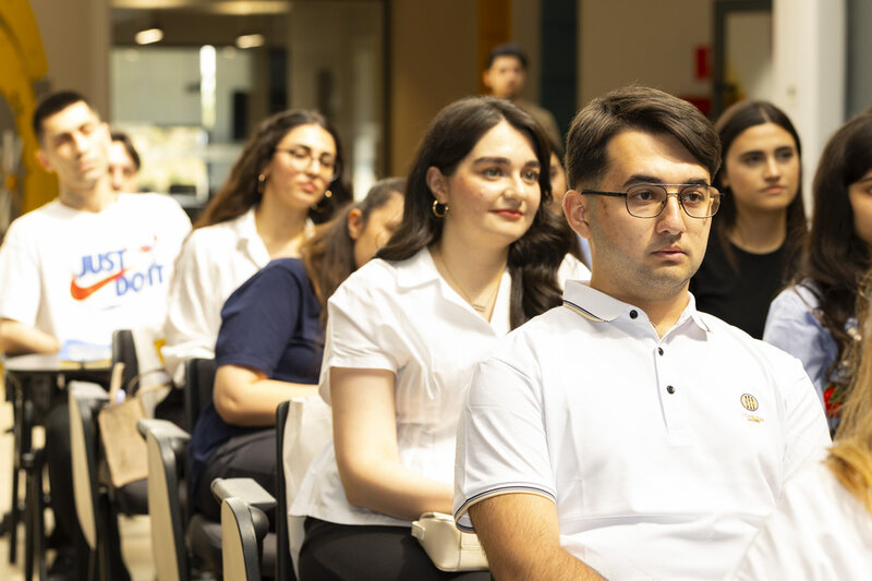 Yelo Bank-ın yay təcrübə proqramı — 