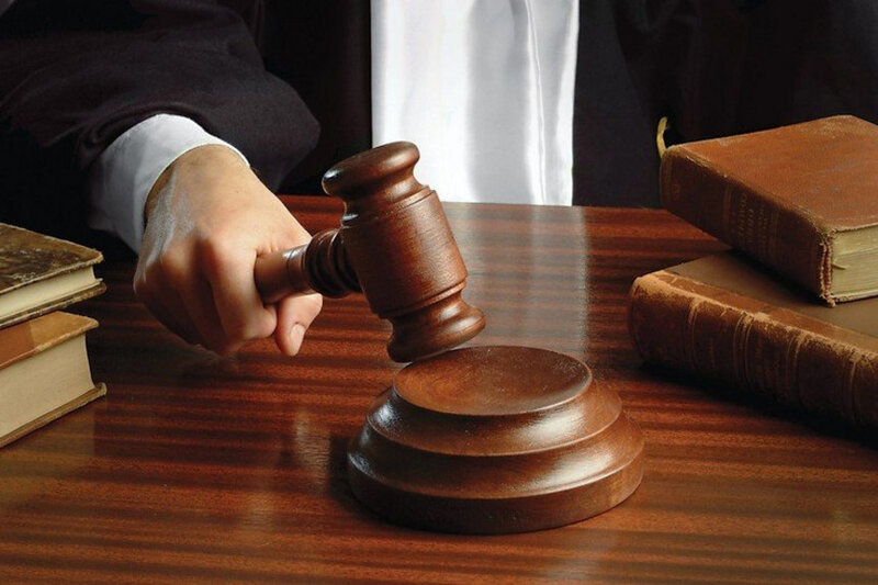 Babasını və nənəsini öldürdü, qardaşının evini yandırdı