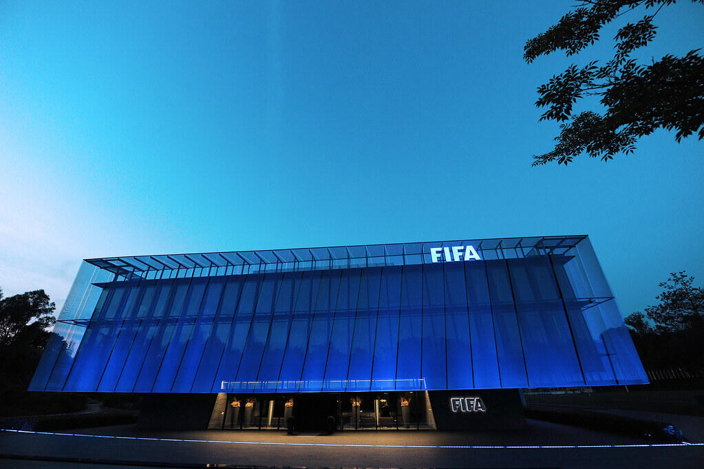 FİFA transfer qaydalarını DƏYİŞDİRDİ