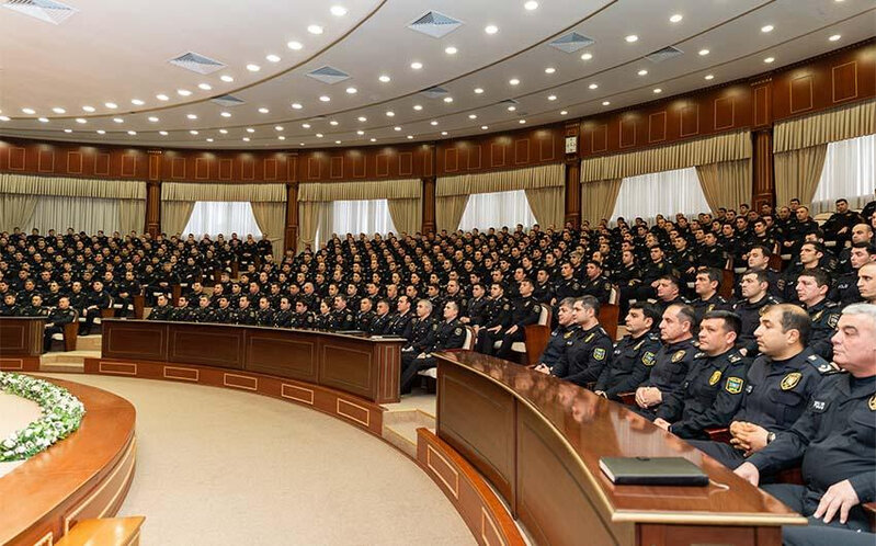 Vilayət Eyvazov polislərdən vətəndaşlarla nəzakətli davranmağı tələb edib