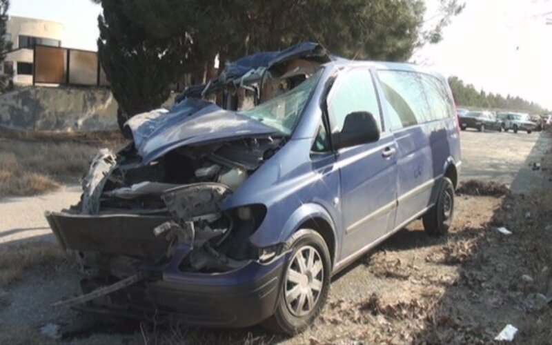 Yük avtomobili ilə mikroavtobus toqquşdu - Xəsarət alanlar var