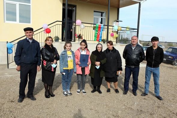 Daha dörd rayonda şəhid ailələrinə və Qarabağ müharibəsi əlillərinə ev verildi - FOTO