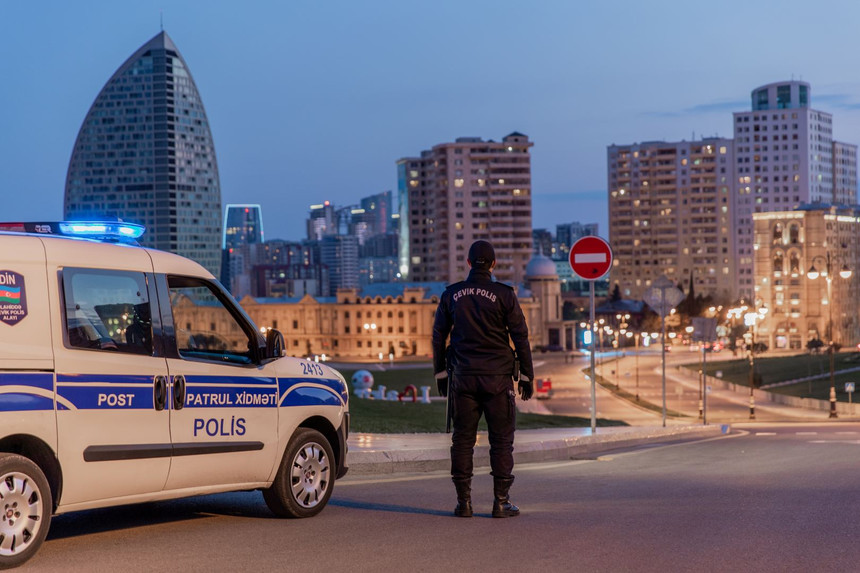 Karantinə nəzarət edən polislər vəfat etdi