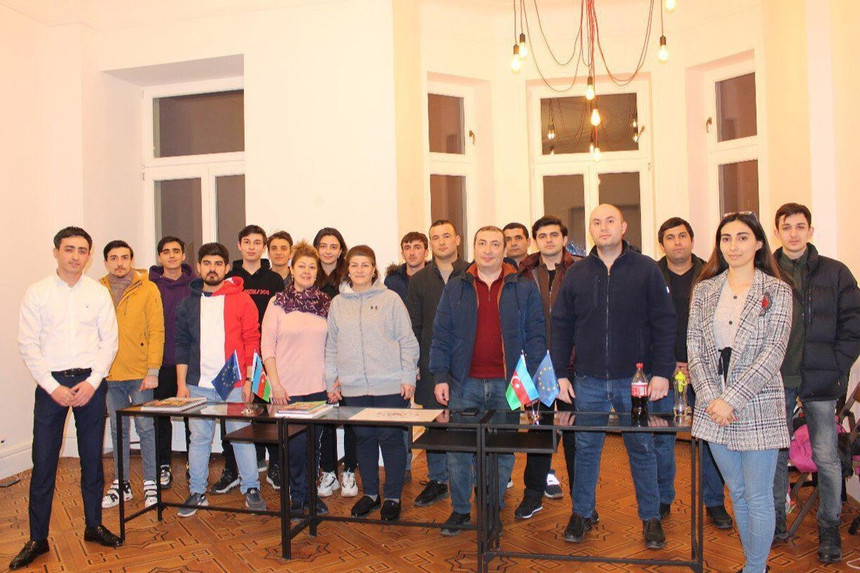 Varşavadakı 19 azərbaycanlı Bakıya gətirildi
