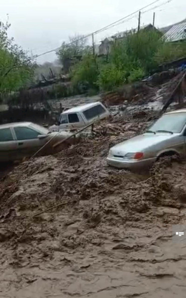 Goranboyda avtomobilləri sel apardı - FOTO