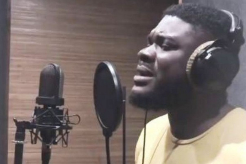 Nigeriyalı "Sarı gəlin"i Azərbaycan dilində oxudu - Video