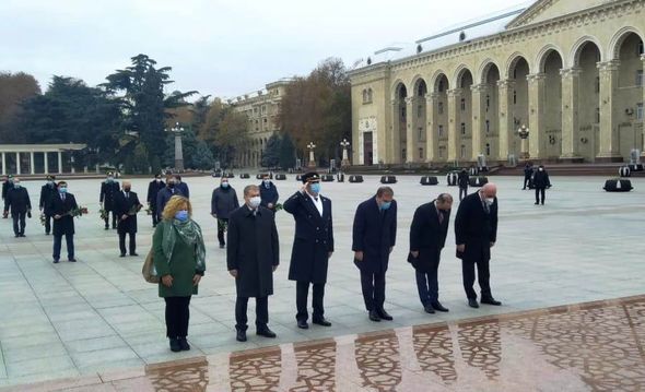 Gəncədə ümummilli lider Heydər Əliyevin xatirəsi yad edilib - FOTO