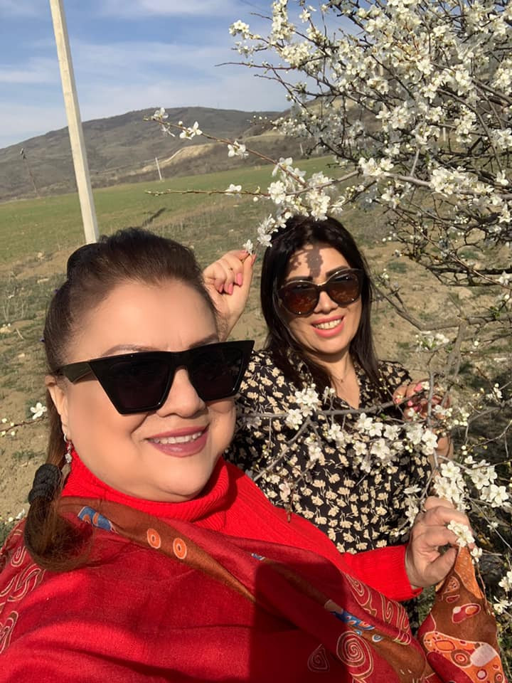 Xalq artisti Səkinə İsmayılovanın yaz qoxulu fotoları