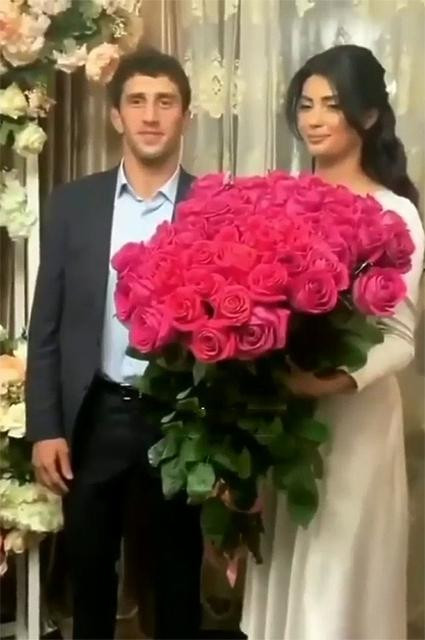 Qonaqlara gəlinin porno videosu göndərildi - Zaurun toyunda film kimi hadisə