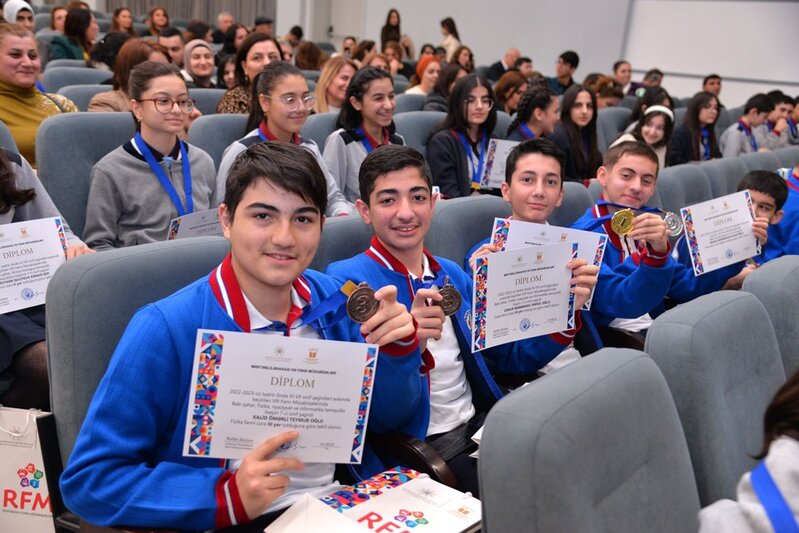 Paytaxt məktəbliləri olimpiadalarda 89 medal qazanıb