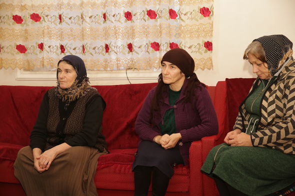 İcra başçısı şəhid ailələri və yaralı hərbçilərlə görüşdü - FOTO