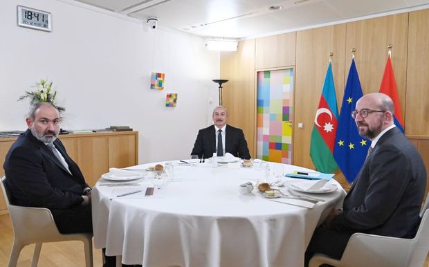 İlham Əliyevlə Nikol Paşinyan razılaşdı: Zəngəzur dəhlizi boyunca dəmir yolu xətti çəkiləcək