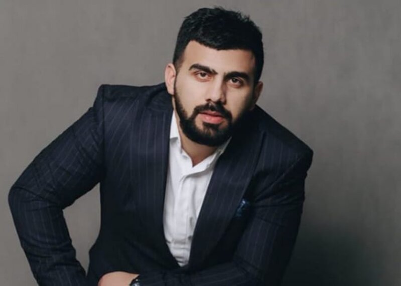 Kişi anası ilə həyat yoldaşının arasında qalmamalıdır' - Şöhrət